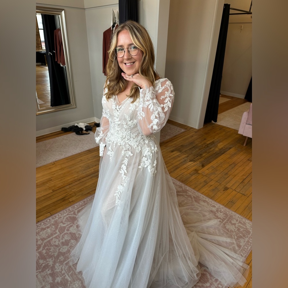 White A-Line Glitter Tulle Wedding Dress